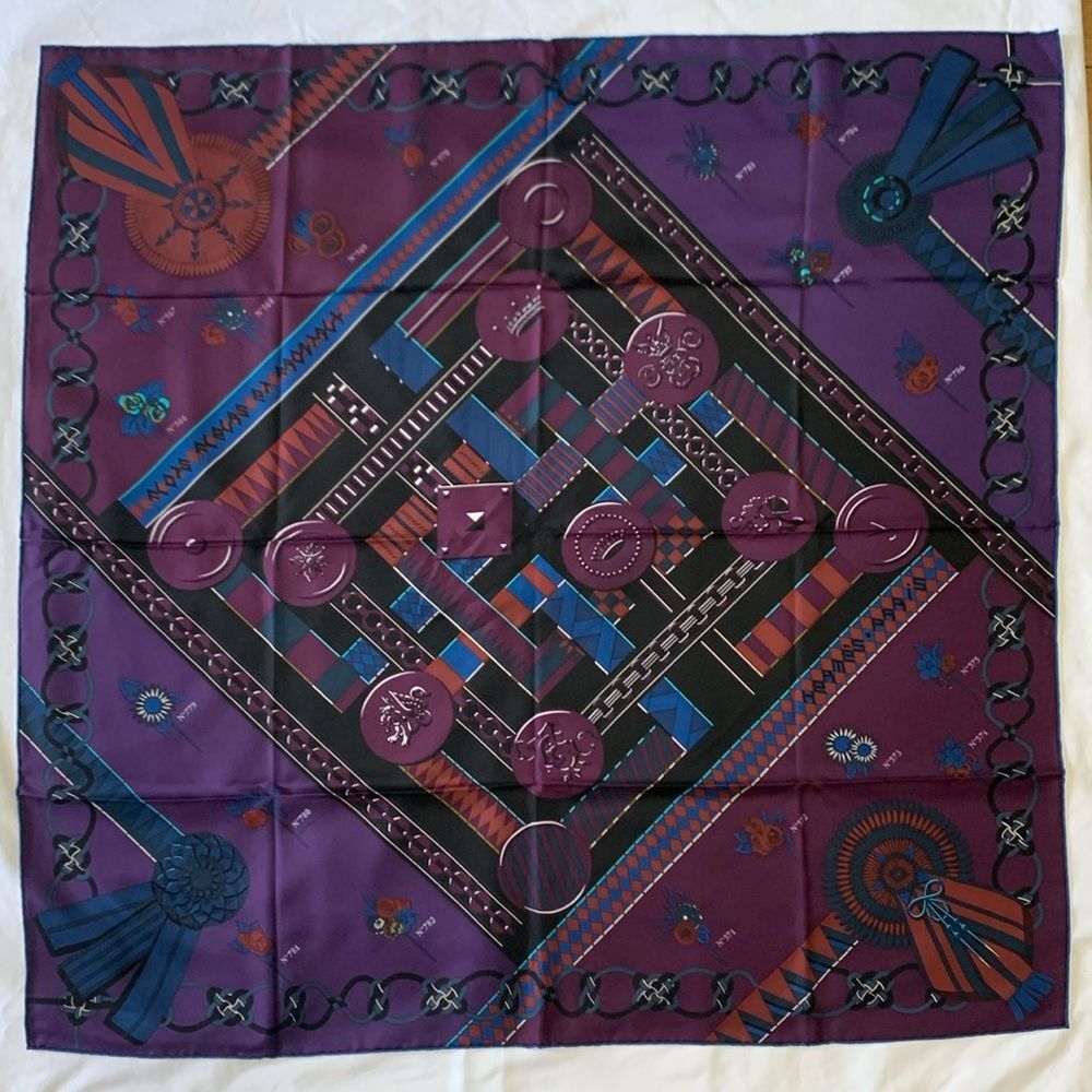 Hermes Flots, Fleurs et Frontaux Silk Scarf Excellent Condition